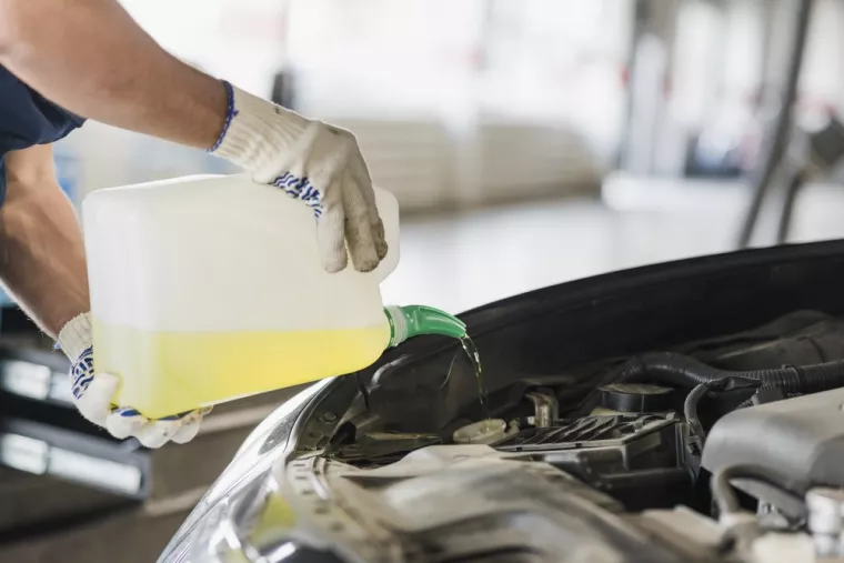 À qui s'adresser pour vérifier le niveau de liquide de refroidissement d'une voiture ?, Antibes, GARAGE BN